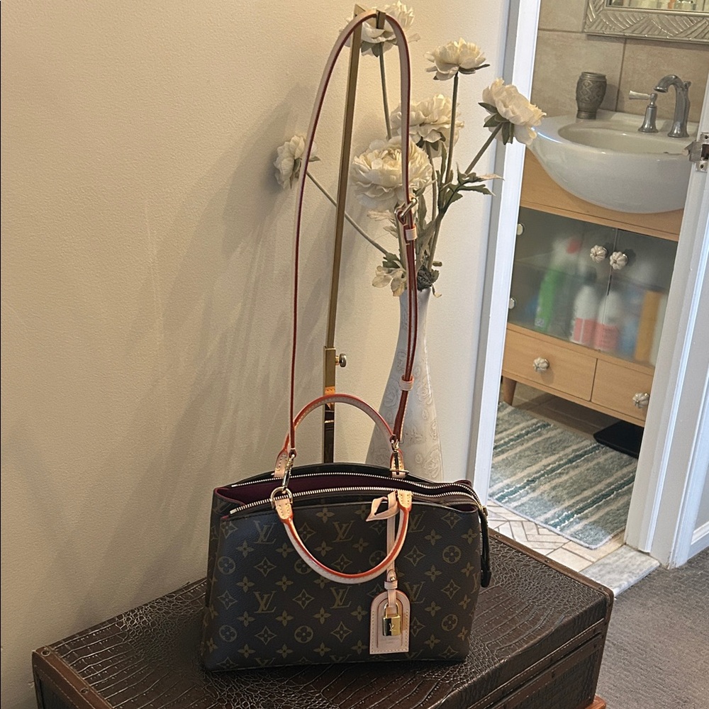 Louis Vuitton Classic Monogram petit palais
